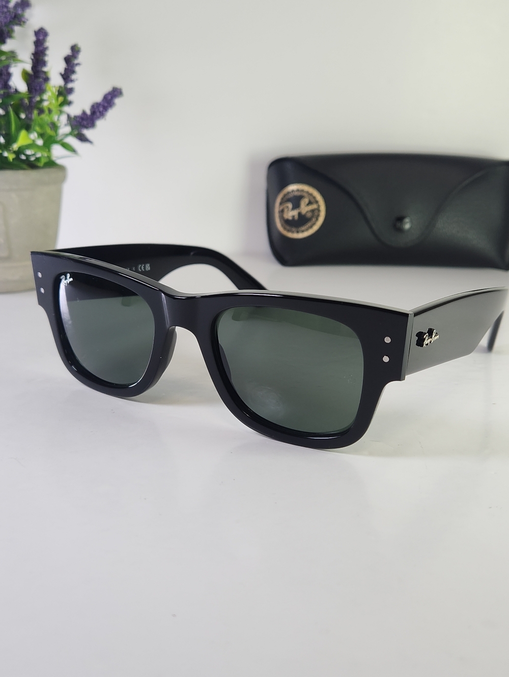 Ray-Ban Wayfarer MEGA Sunglasses. Black Frame with Green Lenses.